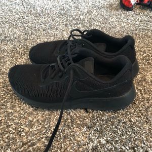 Black Nike Tennis shoes